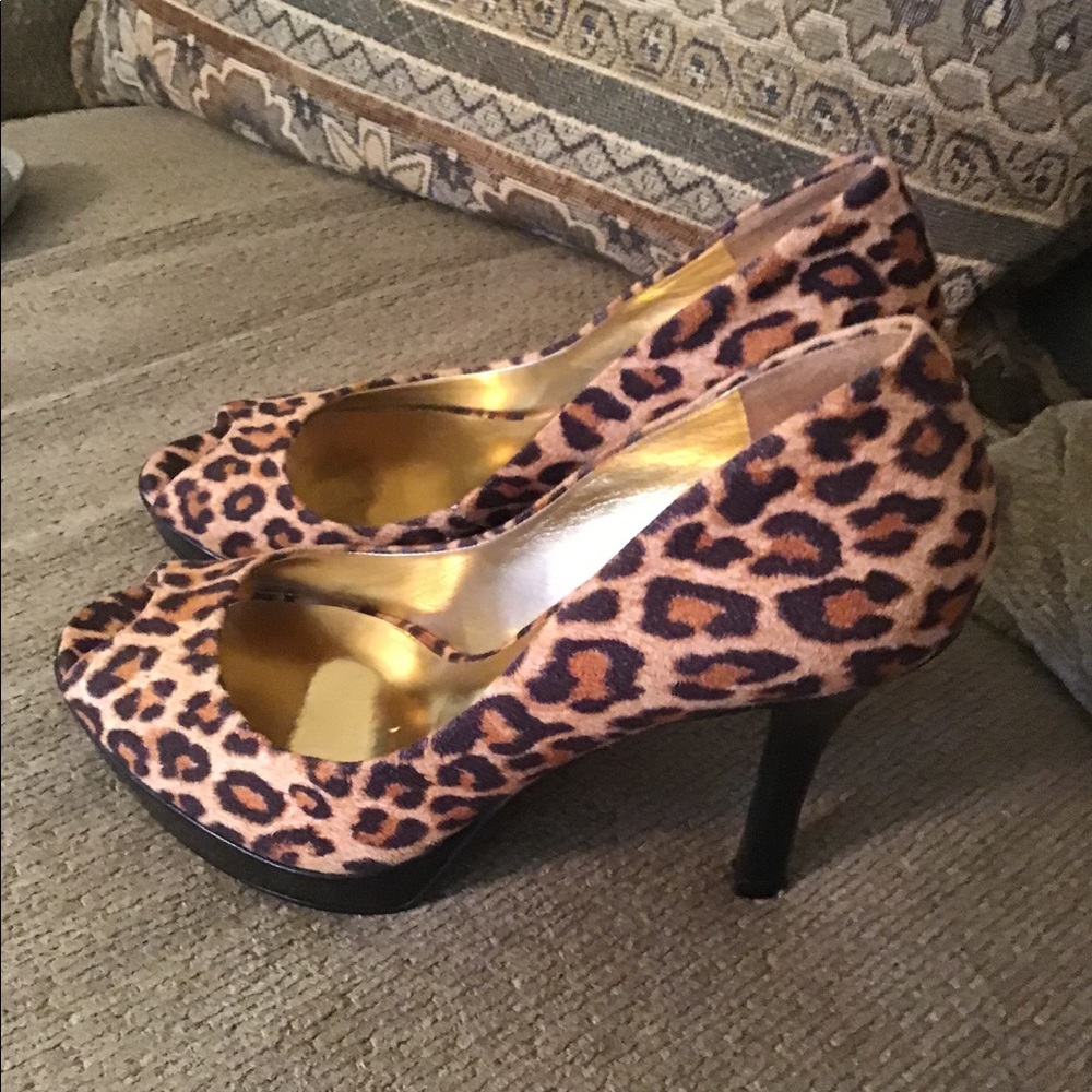 Guess Leopard Animal platforms Heel Sz 6 M